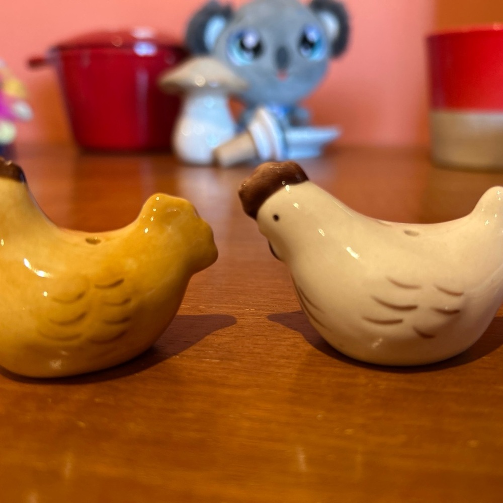 Vintage Chicken Hen And Rooster Salt And Pepper Shakers